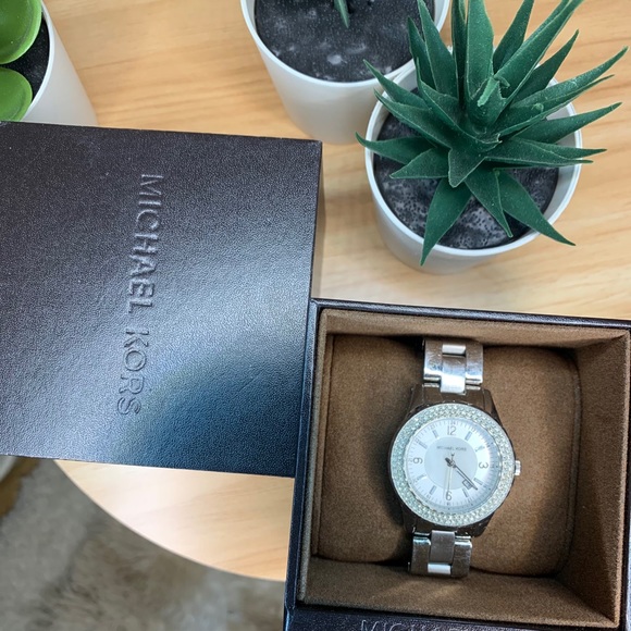 MICHAEL KORS WATCH - Picture 3 of 6